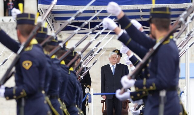 25η Μαρτίου: Αυστηρό μήνυμα Παυλόπουλου για προσφυγικό και ‘παντιέρα’ Λεβέντη
