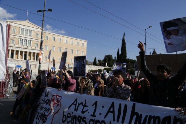 ‘Ανοίξτε τα σύνορα, σας παρακαλούμε’. Πρόσφυγες διαδήλωσαν κατά του ρατσισμού