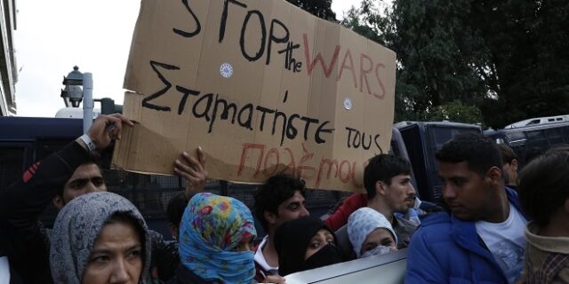 Πορεία προσφύγων στα γραφεία της Ευρωπαϊκής Επιτροπής