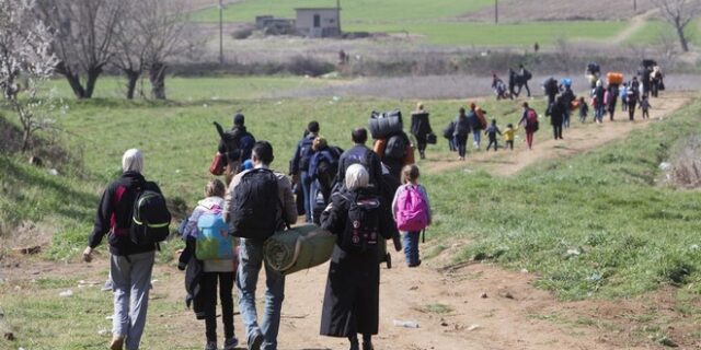 Κόντρα ΣΥΡΙΖΑ – ΝΔ με φόντο το προσφυγικό, αλλά και τη διαπραγμάτευση