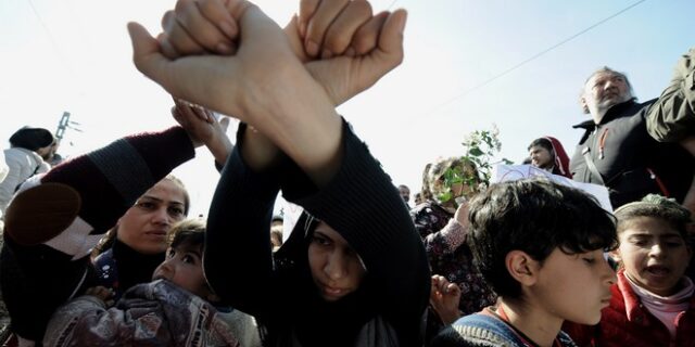 Αντέχει η Ελλάδα εγκλωβισμένους με εγκλωβισμένη κυβέρνηση;