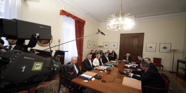 Ο Τσίπρας καλεί πολιτικούς αρχηγούς