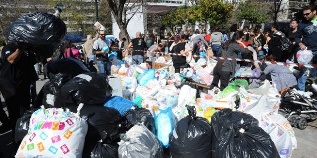Οι Έλληνες απάντησαν πριν τη Σύνοδο Κορυφής. Συγκινητική ανταπόκριση για τους πρόσφυγες στο Σύνταγμα