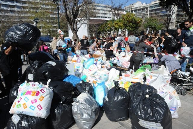 Οι Έλληνες απάντησαν πριν τη Σύνοδο Κορυφής. Συγκινητική ανταπόκριση για τους πρόσφυγες στο Σύνταγμα