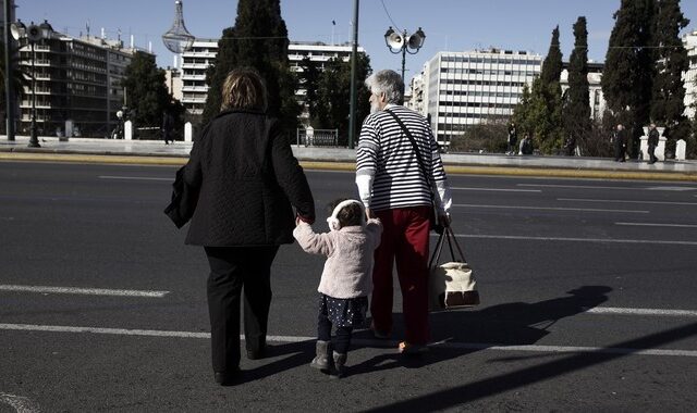 Το ‘χάσμα’ κυβέρνησης – θεσμών για την Εθνική Σύνταξη