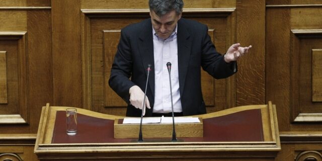 Λύση πακέτο” για αξιολόγηση – χρέος έως τις 22 Απριλίου βλέπει ο Τσακαλώτος