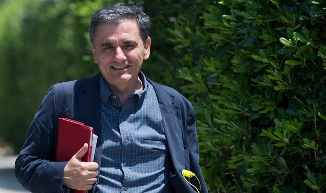 Τσακαλώτος: Το ΔΝΤ να βάλει νερό στο κρασί του