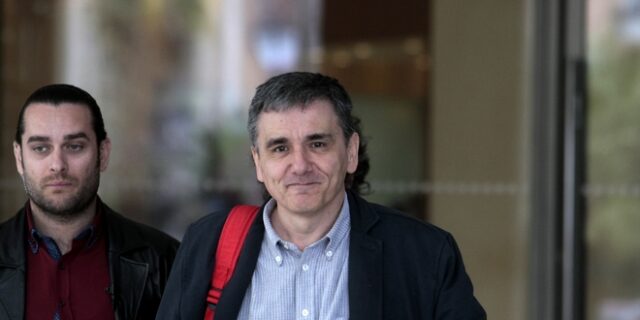 Κρίσιμες ώρες για τη διαπραγμάτευση. Σε βαριά ατμόσφαιρα οι διαβουλεύσεις
