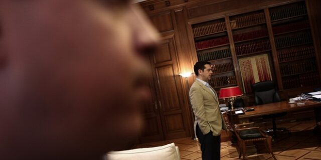 ‘Όχι’ σε εκλογές λέει το Μαξίμου. Το βλέμμα σε αξιολόγηση και προσφυγικό