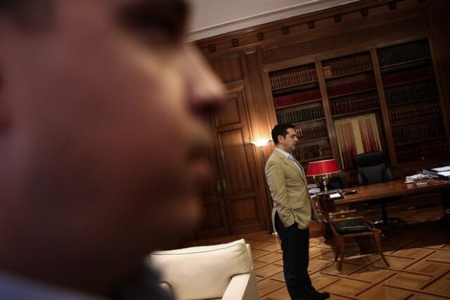 ‘Όχι’ σε εκλογές λέει το Μαξίμου. Το βλέμμα σε αξιολόγηση και προσφυγικό