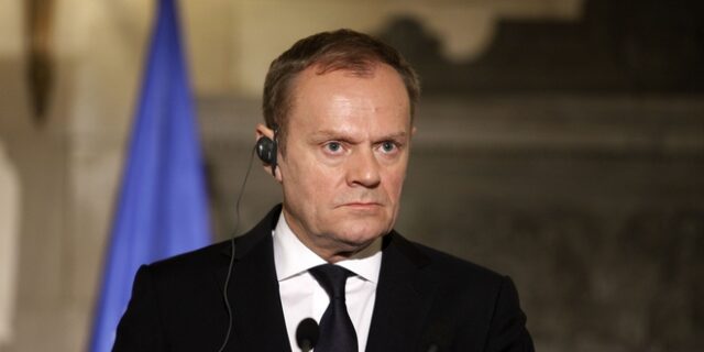 Επίθεση στο Μητσοτάκη για ταύτιση με τον Τούσκ εξαπολύει η κυβέρνηση