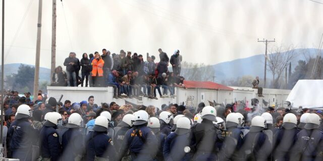 Έπεσαν οι τόνοι στην Ειδομένη. Άνοιξε η γέφυρα του Αξιού