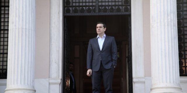 Ισορροπίες θέλει να κρατήσει ο Τσίπρας