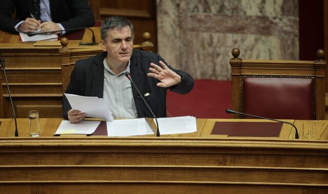 ‘Δεν ξέρω πότε θα επιστρέψει το ΔΝΤ’, παραδέχεται ο Τσακαλώτος