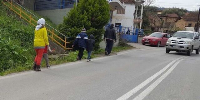 Έπεσαν οι τόνοι στη Βέροια: Οι πρόσφυγες βγήκαν για βόλτα και ψώνια