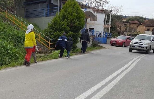 Έπεσαν οι τόνοι στη Βέροια: Οι πρόσφυγες βγήκαν για βόλτα και ψώνια