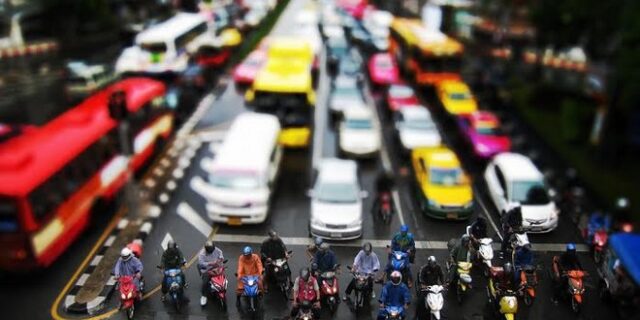 Γιατί πρέπει να πηγαίνουμε στην δουλειά για να δουλέψουμε;