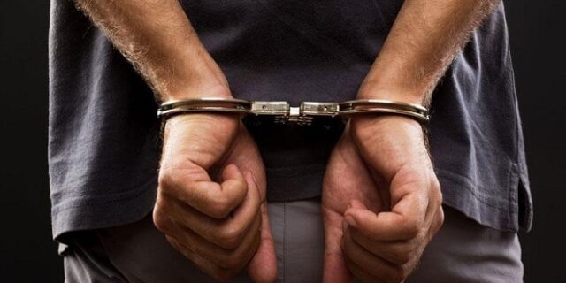 Βασίλης Παπαθεοδώρου: Ποιος είναι ο συγγραφέας παιδικών βιβλίων που συνελήφθη για παιδική πορνογραφία