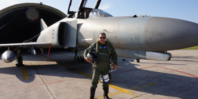 Κανένα Top Gun. Ο Καμμένος πέταξε με μαχητικό Φάντομ