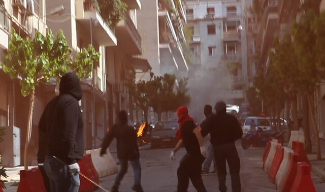 Βίντεο από την επίθεση αναρχικών στο ΑΤ Εξαρχείων