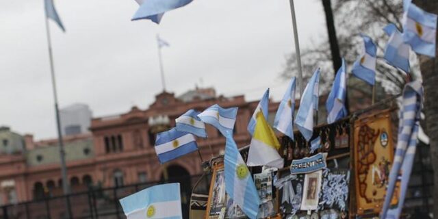 Η Αργεντινή ξανά στις αγορές μετά από 15 χρόνια