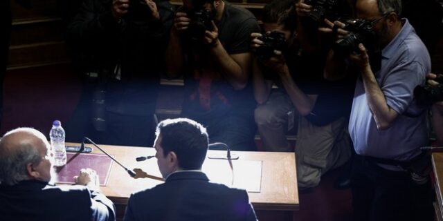 Συντονισμένη επίθεση FT και WSJ εναντίον της ελληνικής κυβέρνησης