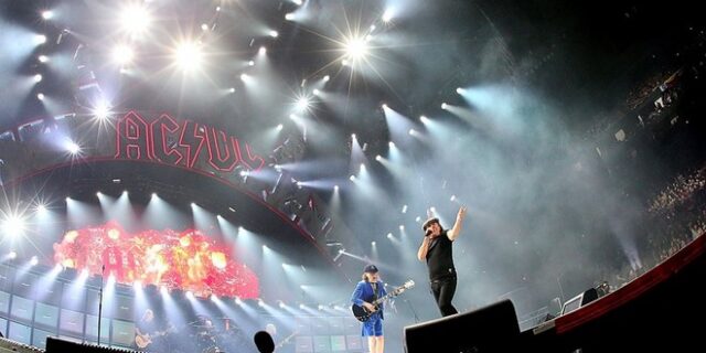 O Axl Rose, νέος τραγουδιστής στους AC/DC!