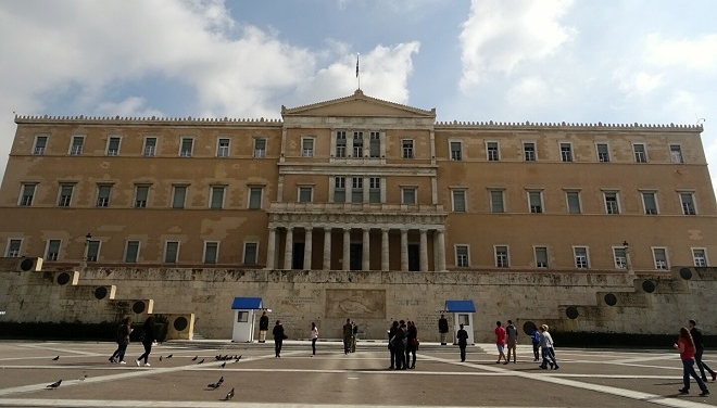 ΔΝΤ: Υψηλά μη βιώσιμο το ελληνικό χρέος