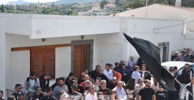 Χίος: Οργή λαού και μαύρες σημαίες για την ‘παύση’ του Ρουκετοπόλεμου
