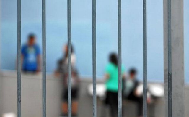 Προφυλακίστηκε δάσκαλος για ασέλγεια σε δύο μαθήτριές του
