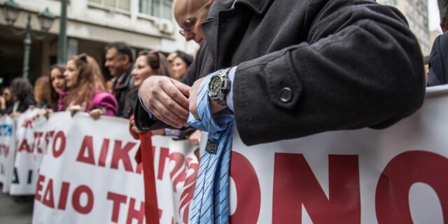 Το κίνημα της γραβάτας πήρε το Κύπελλο