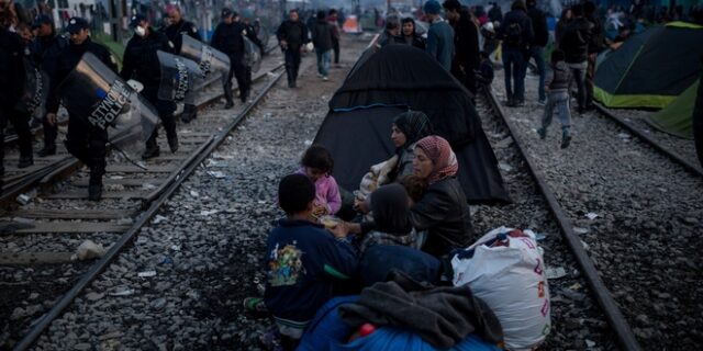 Απαντήσεις  για τον αποκλεισμό της σιδηροδρομικής γραμμής στην Ειδομένη ζητά ο Χατζηδάκης