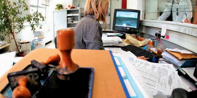 Ξεκινά ο έλεγχος στο Δημόσιο: Πώς οι υπηρεσίες θα λογοδοτούν στους πολίτες
