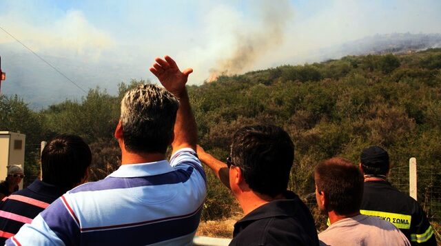 Σε ύφεση η μεγάλη πυρκαγιά στο Δήμο Νεμέας