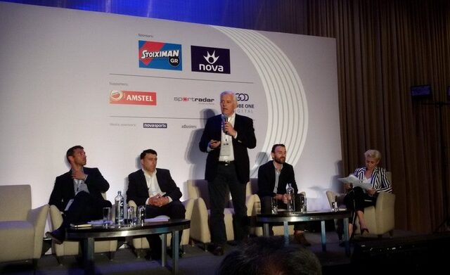 Game Changer: Το ποδόσφαιρο αλλάζει. Απομακρύνονται οι φίλαθλοι και πρέπει να βελτιωθούμε