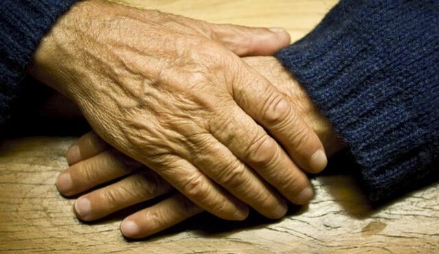 Εξαπάτησαν ηλικιωμένη στη Δράμα. Της πήραν 10.000 ευρώ για τη δήθεν εμπλοκή συγγενικού προσώπου σε τροχαίο