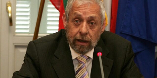 Κασσίμης κατά διαγραφών στην ΕΣΗΕΑ. Κατέθεσε την ταυτότητά του