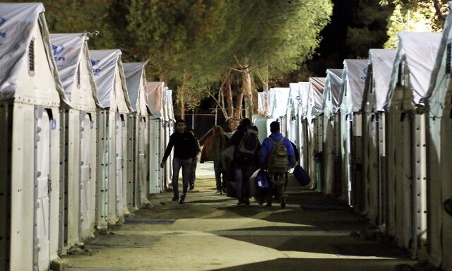 Μικρά, διαχειρίσιμα με σταθερές δομές τα επόμενα κέντρα φιλοξενίας