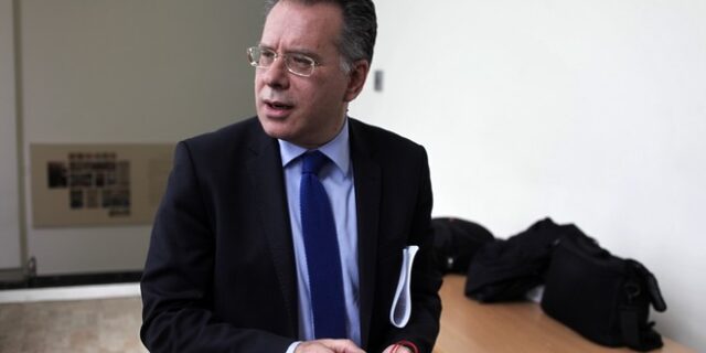 Κουμουτσάκος: Η κυβέρνηση οδηγήθηκε σε ταπεινωτική συνθηκολόγηση