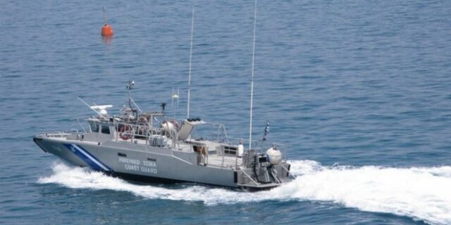 Επιχείρηση ρυμούλκησης του σκάφους με μετανάστες ανοιχτά της Κεφαλλονιάς