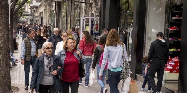 Εκπρόσωποι της αγοράς στο News247: ‘Εφιαλτική’ η αύξηση του ΦΠΑ