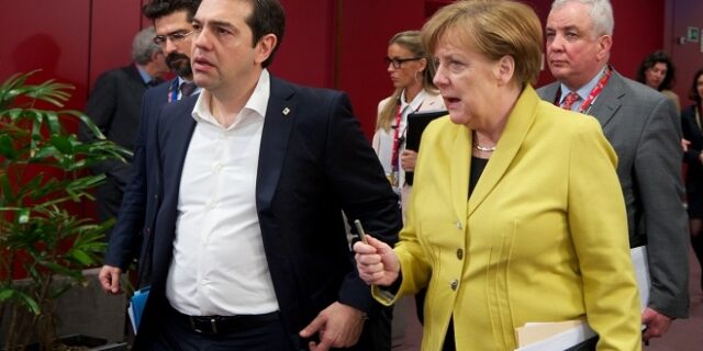 Μαξίμου κατά Πολ Τόμσεν. Με Μέρκελ μίλησε ο Αλέξης Τσίπρας