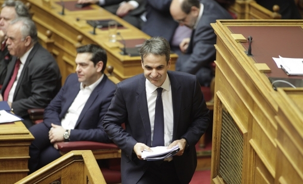 ΝΔ: Επίθεση στον Τσίπρα και άνοιγμα στην κοινωνία