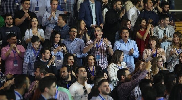 Σε ‘δόσεις’ τα αποτελέσματα των ψηφοφοριών στο συνέδριο της ΟΝΝΕΔ