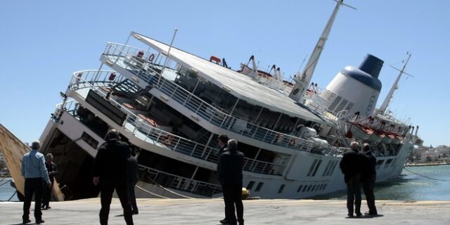 Σε εξέλιξη η επιχείριση επαναφοράς του πλοίου ‘Παναγία Τήνου’