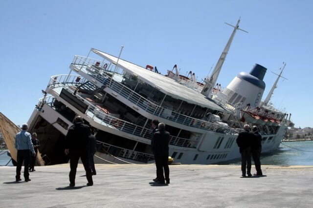 Σε εξέλιξη η επιχείριση επαναφοράς του πλοίου ‘Παναγία Τήνου’