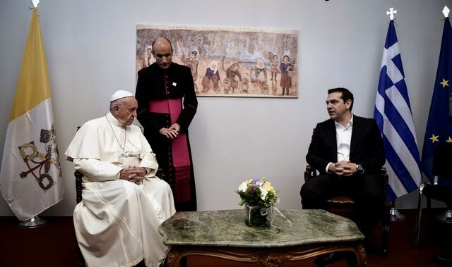 Πάπας σε Τσίπρα: ‘Η Ελλάδα δίνει παράδειγμα ανθρωπιάς’