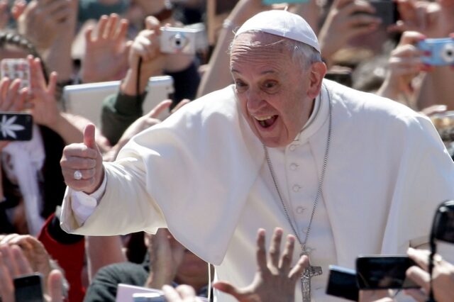 Πάπας Φραγκίσκος: 12 λόγοι για να τον έχεις στην καρδιά σου