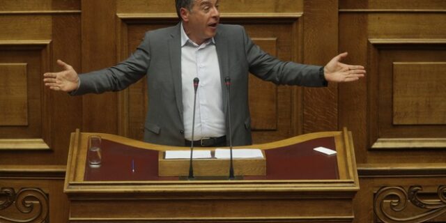 Θεοδωράκης: Εναλλακτικές λύσεις με κεντρώα προοδευτική κατεύθυνση