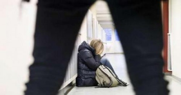 Δάσκαλος δημοτικού θώπευε 10χρονες μαθήτριες και ασελγούσε σε βάρος τους